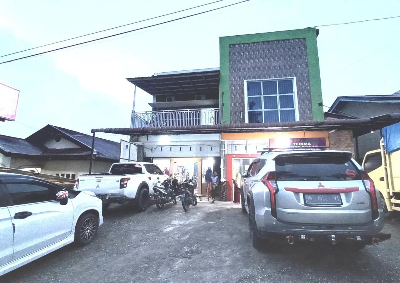 Oyo 93206 Penginapan Budi Syariah Hotel Pekanbaru Exterior foto