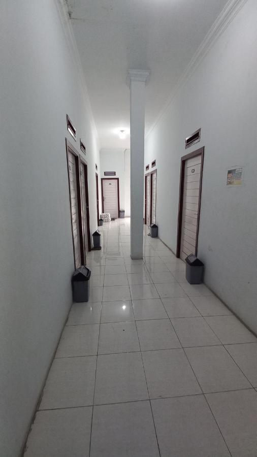 Oyo 93206 Penginapan Budi Syariah Hotel Pekanbaru Exterior foto